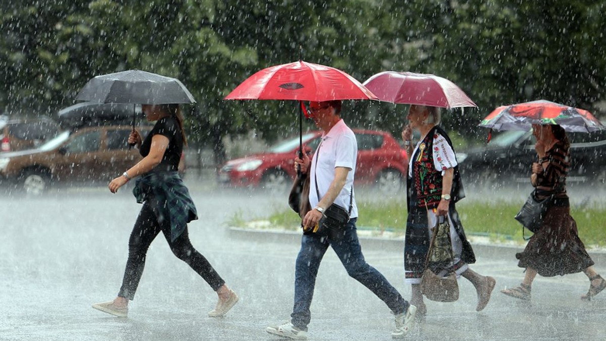 VIDEO România, sub amenințarea unui ciclon din Marea Neagră. Meteorologii anunță că pot fi tornade