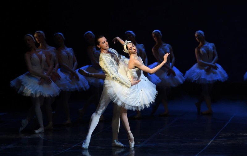 Prim-balerinii Operei Naționale București dansează alături de stelele baletului mondial, pe scena galei dedicate lui Brâncuși