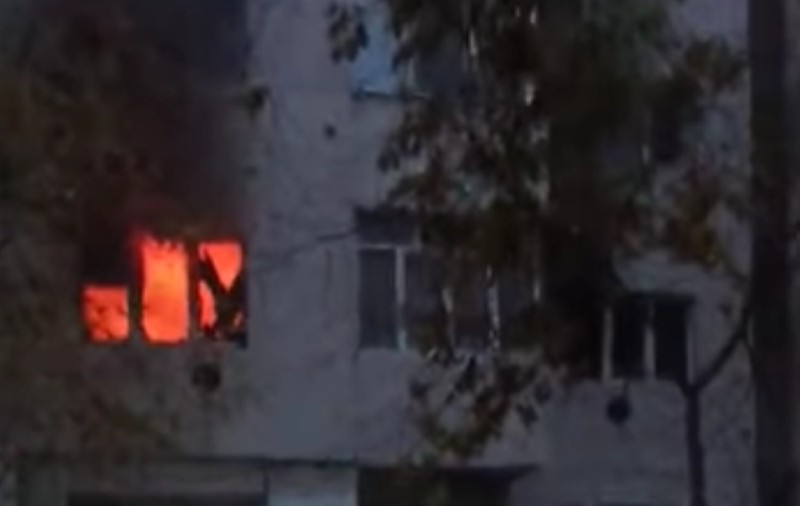 Incendiu într-un bloc din Brăila. Peste 10 oameni, printre care și copii, au fost evacuați