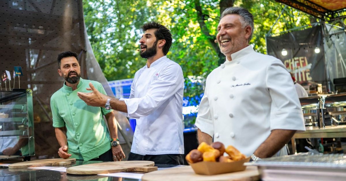 Orlando Zaharia, Richard Abou Zaki și Alexandru Sautner, trei dintre jurații „Chefi la cuțite”, emisiune difuzată de Antena 1, au gătit la Festivalul Summer Well 2025, de pe Domeniul Știrbey din Buftea