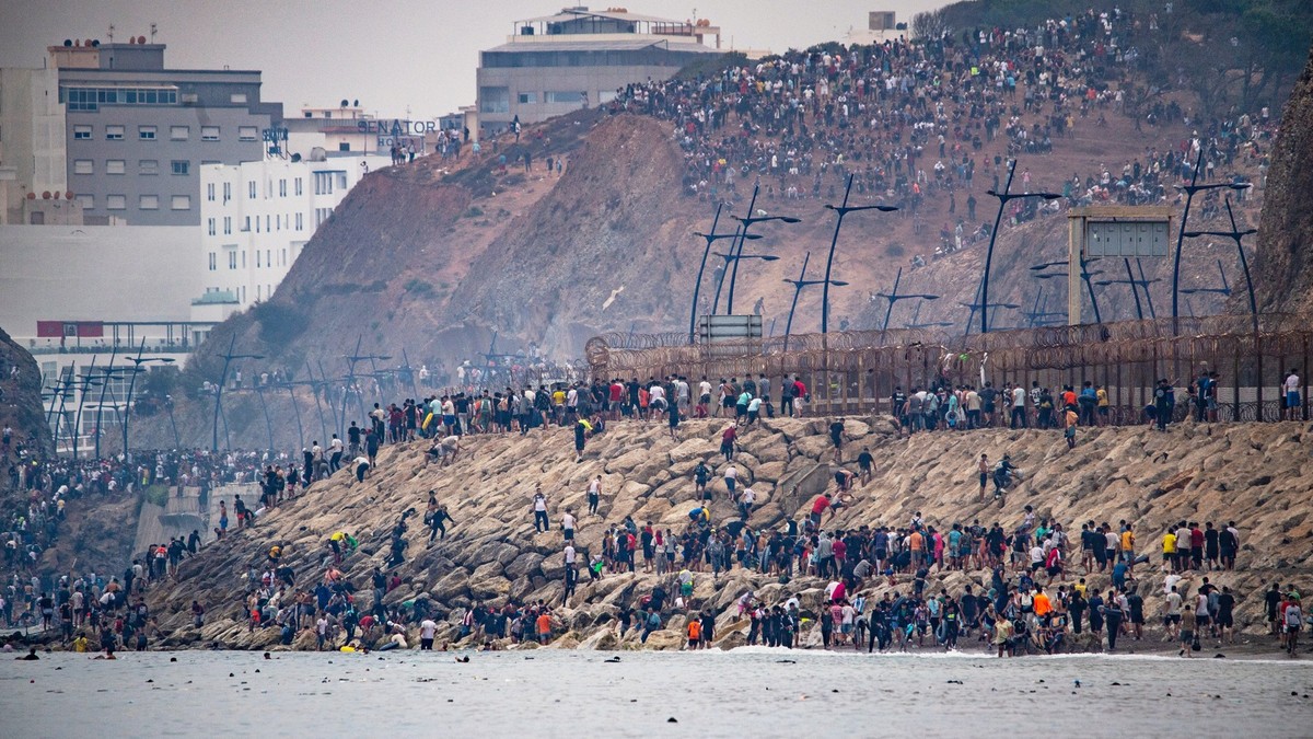 60.000 de imigranți au luat cu asalt Ceuta, dar aproape toți au fost returnați în Maroc Foto: Profimedia
