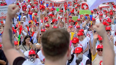 Sindicaliștii SANITAS protestează față de „cea mai proastă variantă” a noii legi a salarizării: „Veniturile vor fi plafonate sau vor scădea”