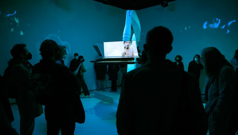 Credit imagini: ‘Adina Pintilie: Tu ești un alt eu - O catedrală a corpului’ (2022), instalație multimedia. Fotografii expoziție: Martin Backhaus