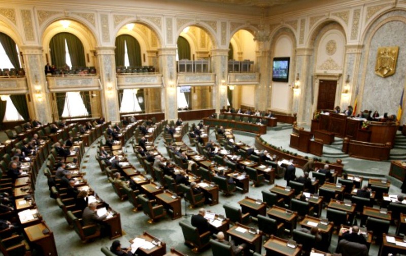 Proiectul PNL de eliminare a pensiilor speciale a fost respins de către senatori