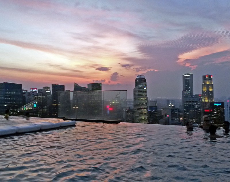 Singapore, locul de unde poți ajunge în concediu oriunde în Asia. Are hoteluri spectaculoase, cartiere tradiționale și o grădină botanică în patrimoniul UNESCO