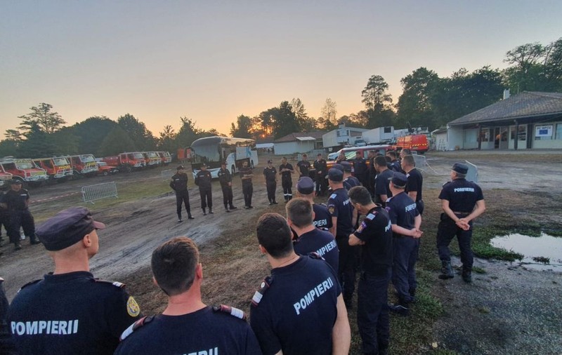 Pompierii români și-au încheiat misiunea în Franța, unde au participat la stingerea incendiilor de vegetație