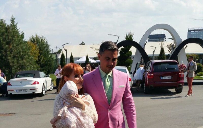 FOTO EXCLUSIV / Alina Sorescu și Alexandru Ciucu și-au creștinat fetița. Primele poze de la botezul Anei Raisa