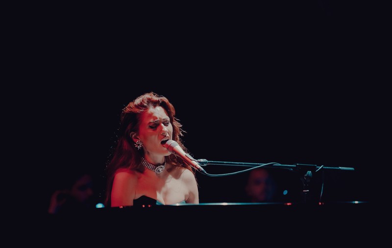 Leyah, artista din România care a dezvoltat un nou gen muzical, cinematic pop: „Am fost crescută cu ideea că munca nu se face cu jumătăți de măsură”