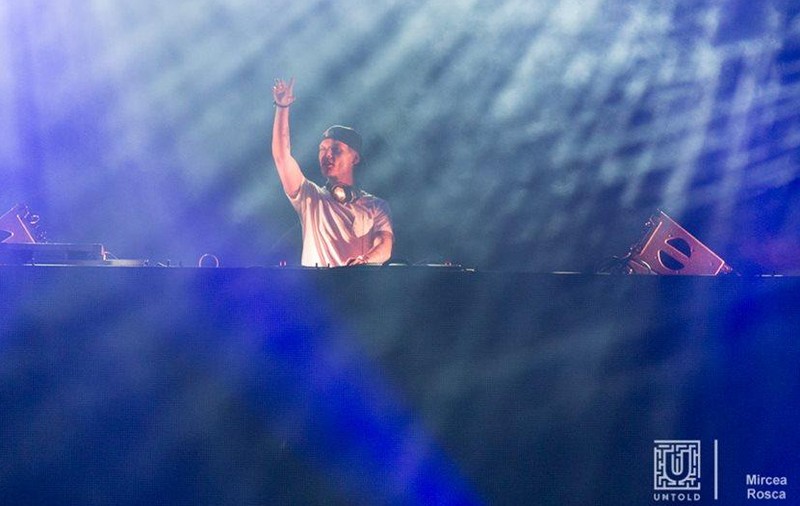 FOTO&VIDEO/ Avicii a fost în România, la festivalul Untold, în 2015. DJ-ul a strâns 60.000 de spectatori