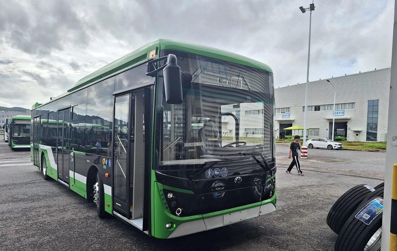 Primele imagini cu autobuzele electrice din China, cumpărate de Primăria Capitalei. Când vor intra în circulație