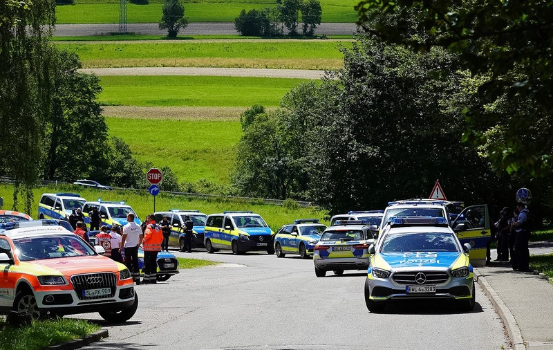 Un german și-a ucis soacra și fiul de 24 de ani și și-a rănit grav soția și fiica de 26 de ani, trăgând în ei la masa de prânz de duminică