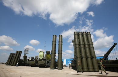 Sisteme de rachete S-300 rusești, Foto? EPA-EFE/SERGEI CHIRIKOV