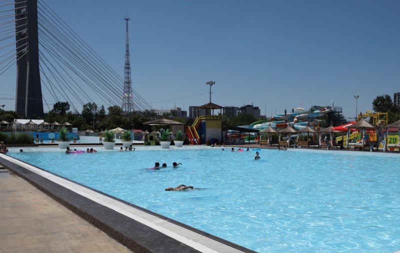 Cât costă intrarea la piscinele din București în vara lui 2026