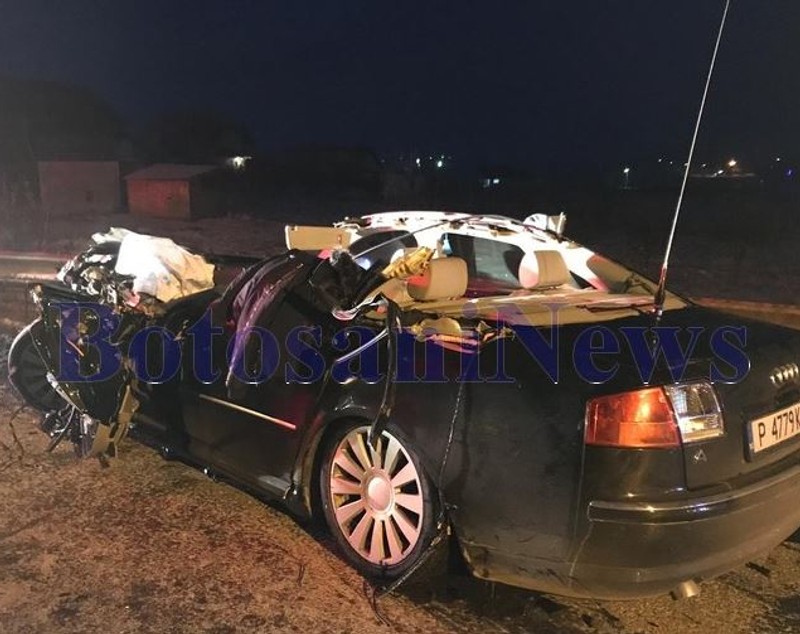 Accident înfiorător în județul Botoșani. Un tânăr, pasager într-o mașină, a murit nevinovat după ce șoferul a lovit o remorcă / FOTO&VIDEO