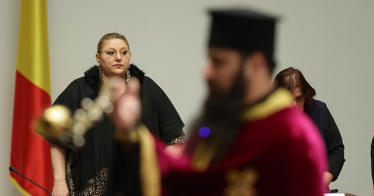 Slujba de sfestanie tinuta la grupul parlamentar al SOS in Palatul Parlamentului, in Bucuresti, 3 ianuarie 2025.