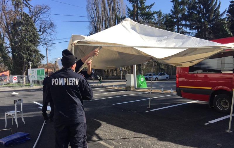 Cum au refuzat medicii din Lugoj un cort de triaj murdar, instalat de ISU: „Nu suntem la Oktoberfest”