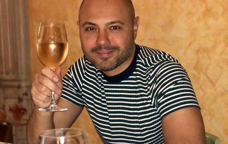 Imagini din apartamentul lui Mihai Mitoșeru: „Arată atât de frumos datorită fostei soții, ea a făcut cam tot în casa asta”