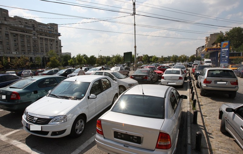 Primăria Capitalei are aproape 8.000 de locuri de parcare, dar a încasat taxe doar pentru 2.500 din ele