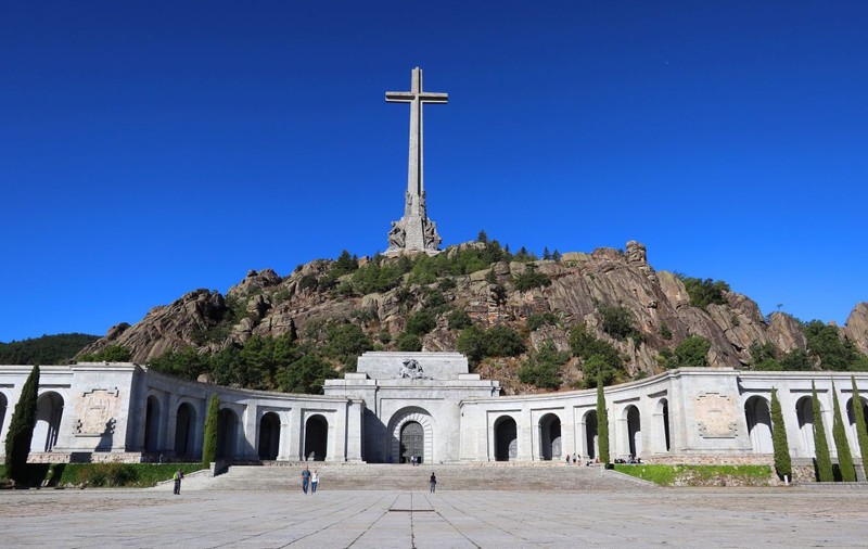 Curtea Supremă a Spaniei a decis ca rămășițele dictatorului Franco să fie exhumate și plasate într-un alt mormânt