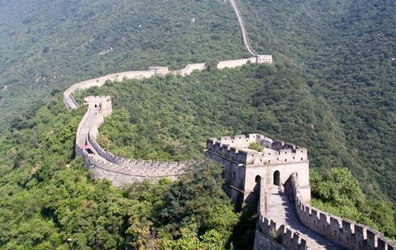 Turiştii au înnebunit când au văzut peste cine au dat la Marele Zid Chinezesc! | FOTO