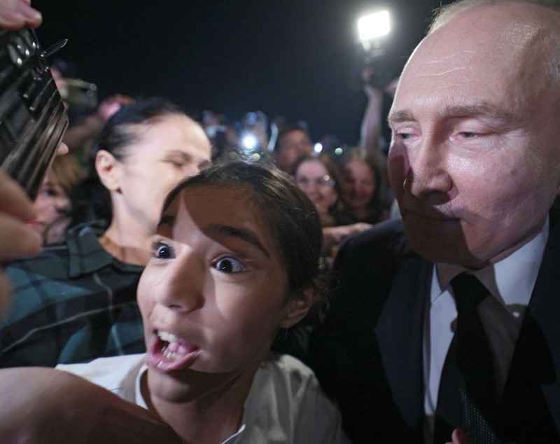 Kremlinul insistă că Putin are sprijinul „uimitor” al populației, după revolta Wagner. Imagini cu liderul rus înconjurat de mulțime