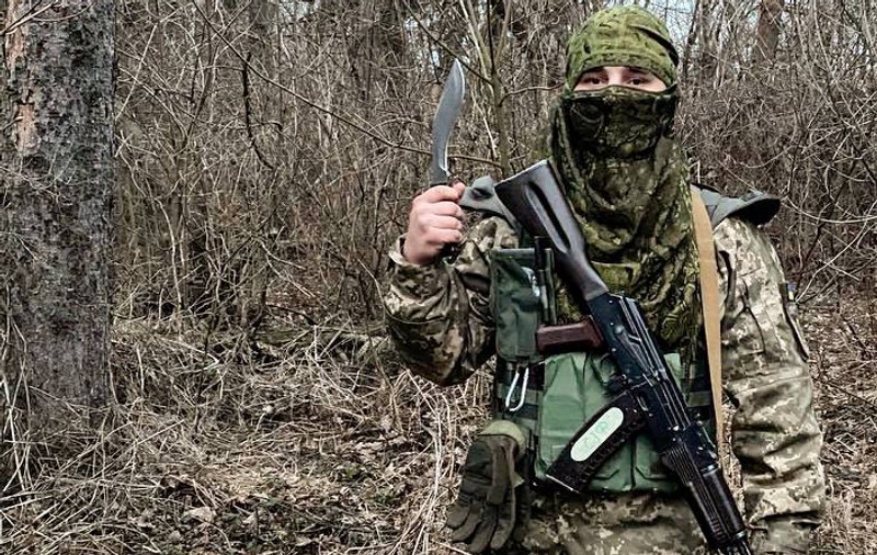 Confesiunea unui soldat de 20 de ani din batalionul Azov: „Nu suntem cyborgi. Nu suntem din metal sau granit. Sângerăm și simțim frica. Și totuși continuăm să luptăm”