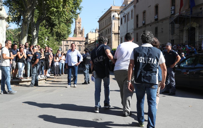 Trei lideri ai mafiei siciliene vor fi eliberați în Italia după ce victimele au refuzat să depună plângeri