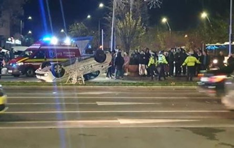 Trei polițiști răniți în misiune, după un accident în București
