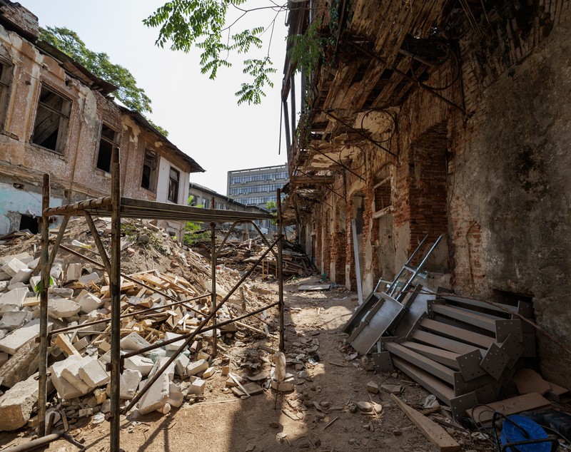 REPORTAJ. Libertatea a intrat pe șantierul de la Hanul Solacolu din București. „Era o groapă de gunoi și o bombă ecologică. Am scos două mii de tone de deșeuri”