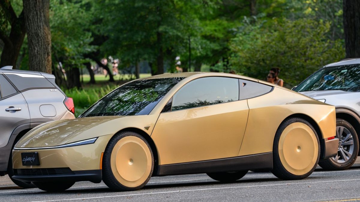 Tesla Cybercab circulă prin Washington, D.C., 27 iulie 2026