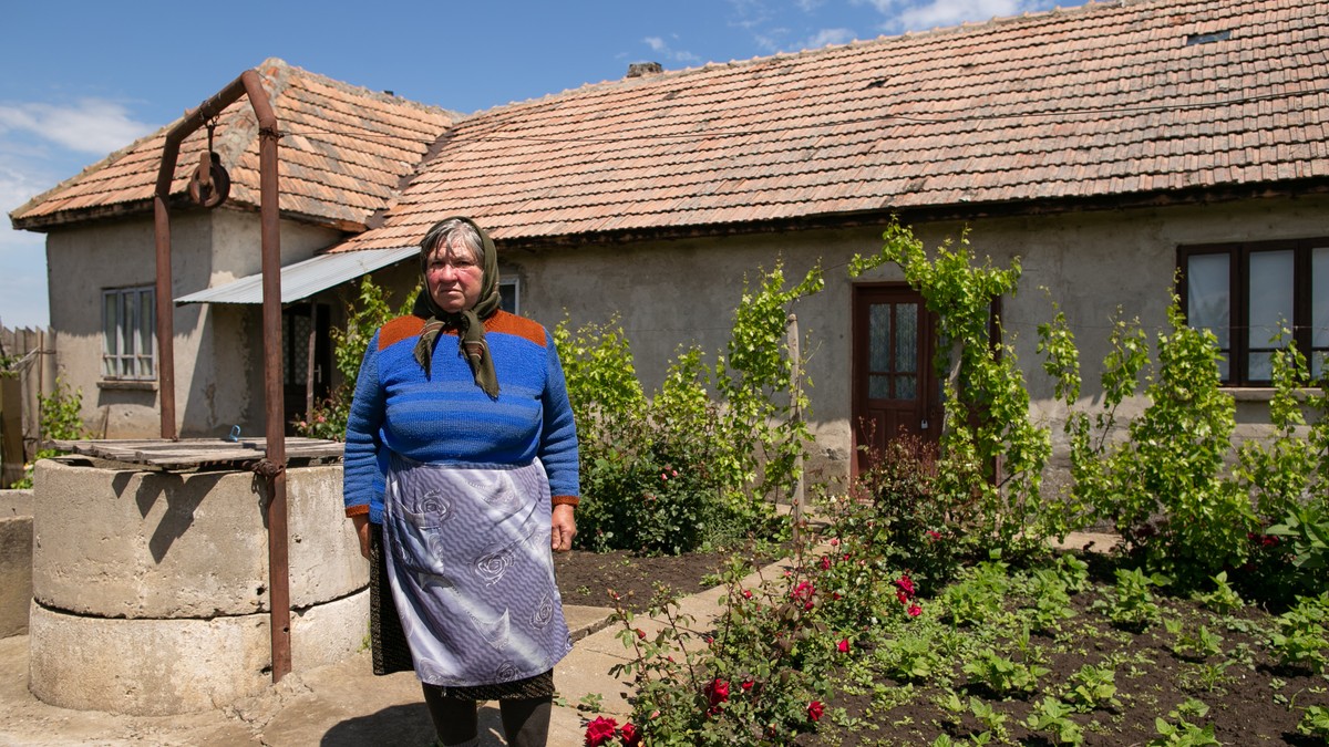 Libertatea a intrat în casa din Moțăței a lui Ștefan Iovan, primul român care a ridicat Cupa Campionilor Europeni. Aici s-a născut legenda! Tanti Lucreția, sora lui Fane: ”Cine avea casă mai lângă cazanul cu țuică, făcea avere”
