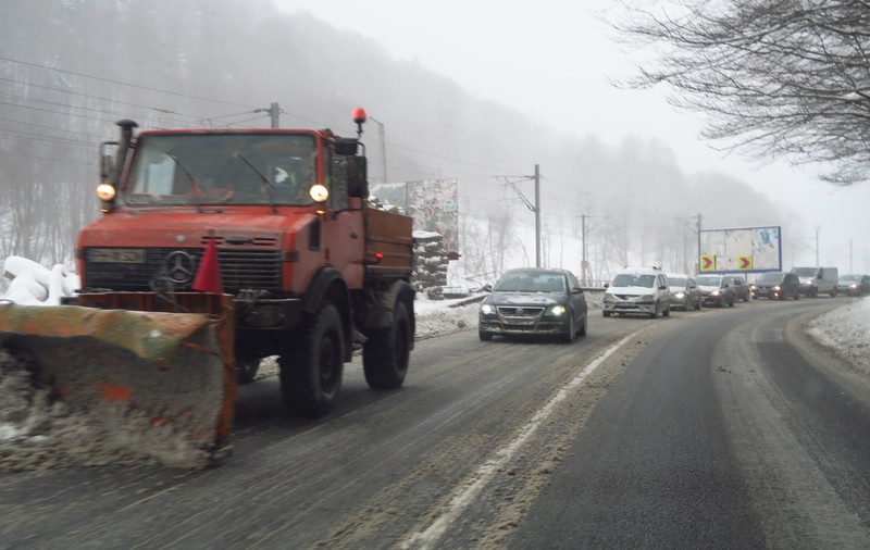 UPDATE. Traficul rutier pe Autostrada Soarelui a fost reluat. Niciun drum naţional nu mai este închis