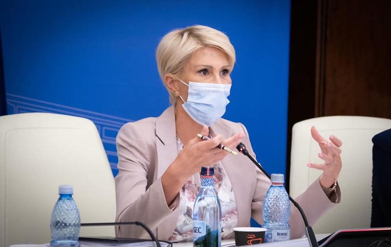 Edupedu.ro: Raluca Turcan și-a trecut în CV că este de 20 de ani “masterand” la SNSPA