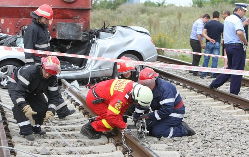 TRAGEDIA LOVEŞTE LUMEA MANELELOR! Milionarul lovit de tren era NAŞUL lui Adi Minune!