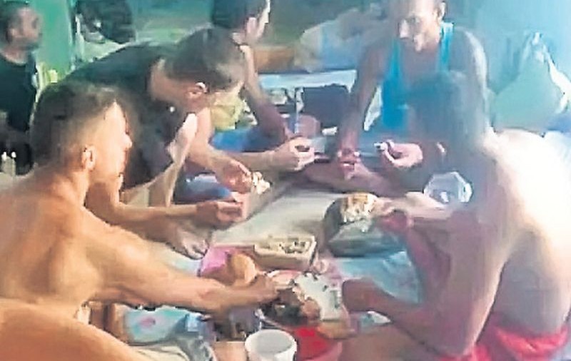 Meniu special în puşcării! Condamnaţii vor mânca în celule, nu în sălile de mese
