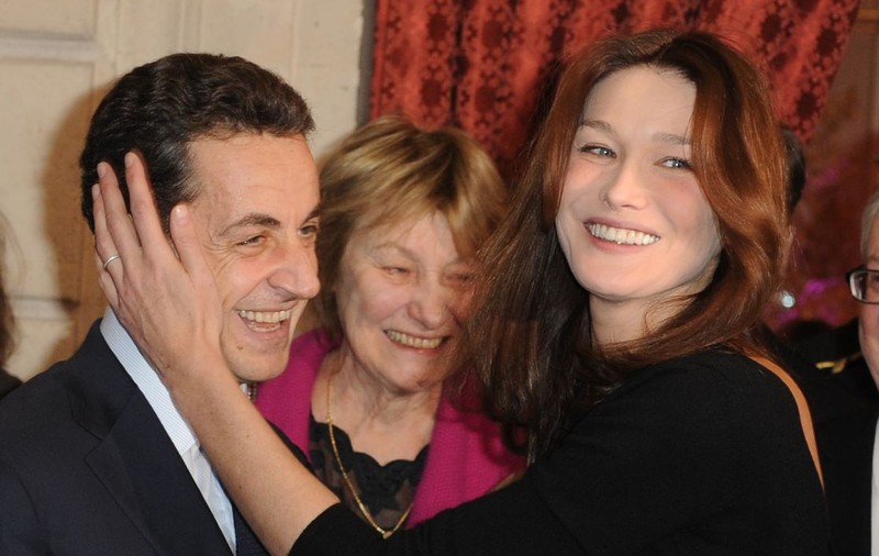 Carla Bruni s-a retras de la San Remo din cauza unui cântec ce îi insultă soţul