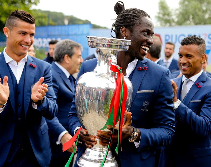 Euro 2016. Campionii Europei au ajuns cu trofeul în Portugalia. Dedicație pentru Eusebio / GALERIE FOTO&VIDEO