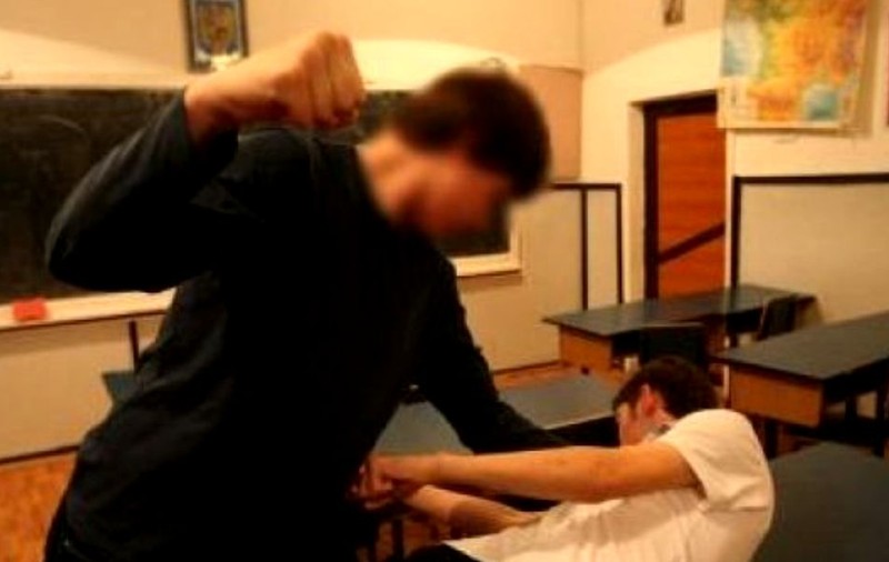 Un elev ar fi fost lovit în cap de învățătoare la o școală din Hunedoara
