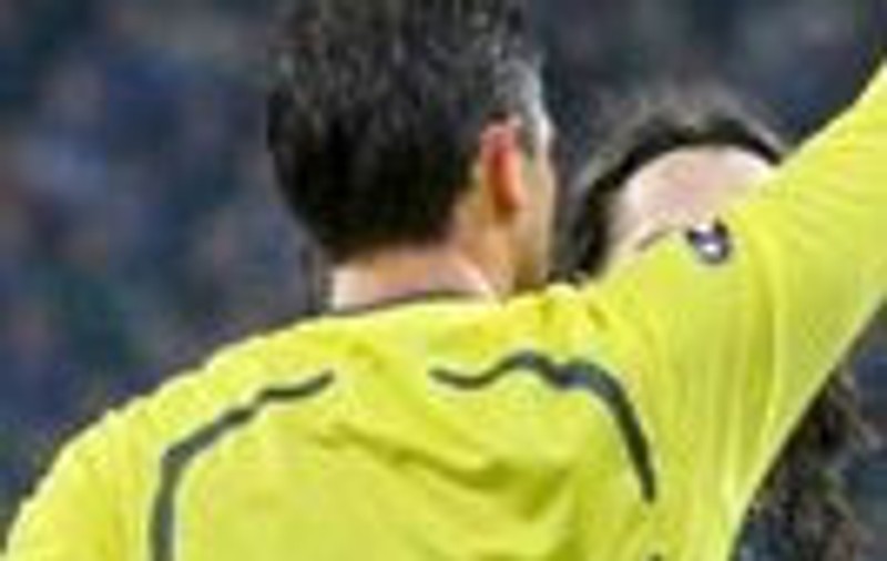 Arbitru exclus pentru că e homosexual 