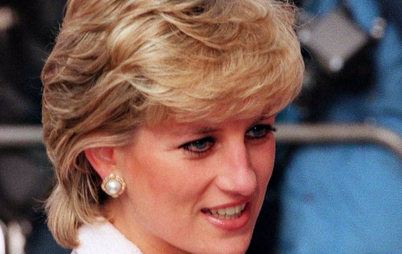 Noi DEZVĂLUIRI ULUITOARE despre moartea prinţesei Diana! Ce a fost pusă să facă SOŢIA UNUIA DINTRE presupuşii lunetişti implicaţi în acest caz