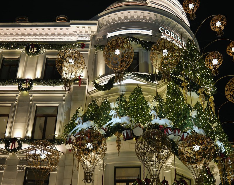 Cel mai frumos decorate clădiri din București înainte de Crăciun. Capitala a adoptat modelul european pentru acest sezon de iarnă