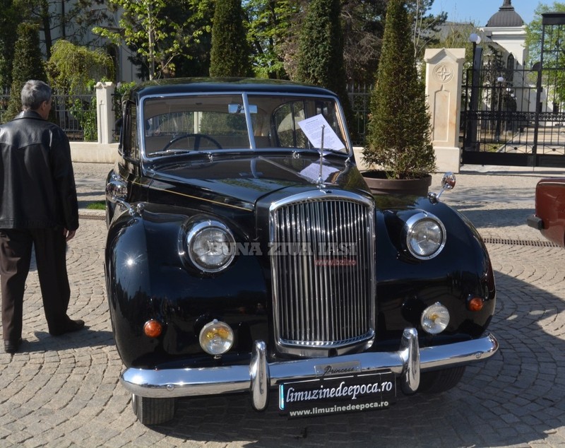 "Retro Parada Primăverii" organizată în zeci de oraşe din ţară! GALERIE FOTO