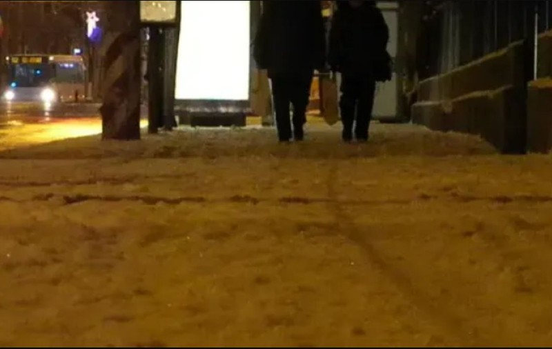 Locuitorii din Cluj-Napoca critică dur primăria, după ce mai multe străzi au rămas acoperite de zăpadă de o săptămână