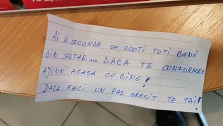 Mesajul lăsat de hoț casierei din bancă sursa foto: Libertatea