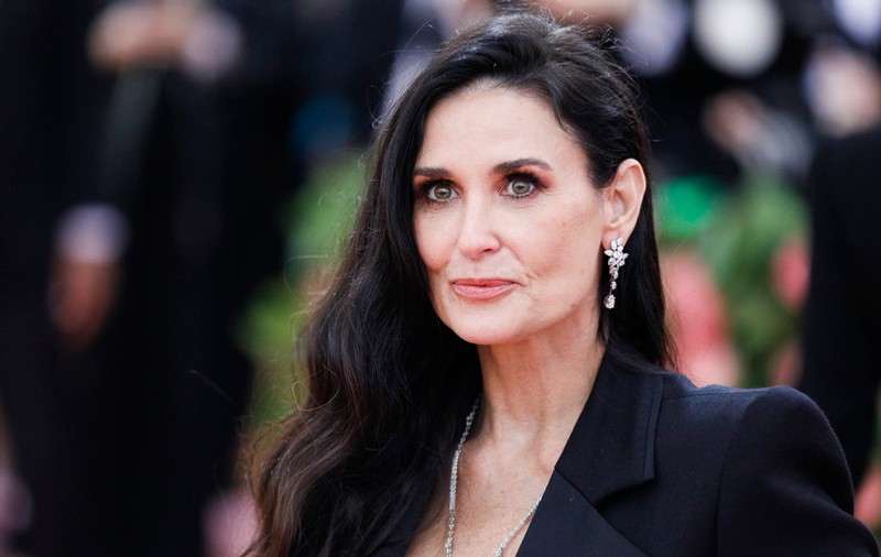 La 56 de ani, Demi Moore a pozat goală pentru Harper's Bazaar