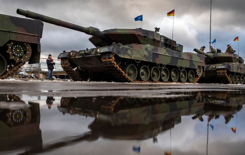 UE vrea să-și stimuleze industria de armament, pentru a trece la „regimul economiei de război". Ce prevede pachetul de măsuri