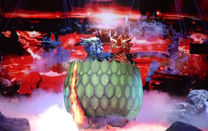 Cine este Oul Dragon de la „Masked Singer” sezonul 2. Reacția Innei i-a lăsat pe toți mască. „Radu Vâlcan și Adela Popescu”