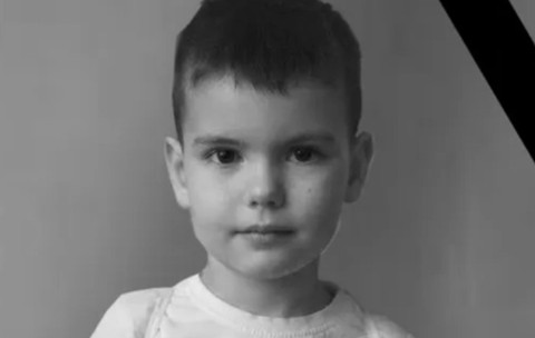Un băiețel de 5 ani din Bunești, găsit fără viață într-un butoi cu apă. Adrian s-a aplecat după o jucărie și a căzut