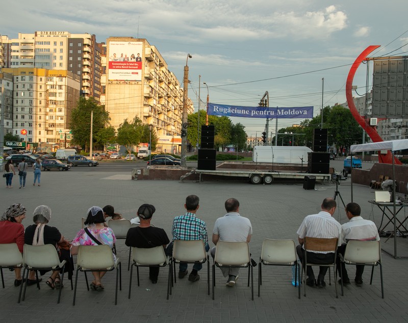 Cum am petrecut criza de la Chişinău.  Cinci zile în Republica Moldova în care am înţeles cum ar fi politicienii noştri fără UE