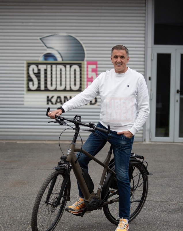 Cum arată „bolidul eco” ce-l duce pe Cosmin Cernat la Kanal D: „Parcurg zilnic 15 kilometri și chiar mai mult”